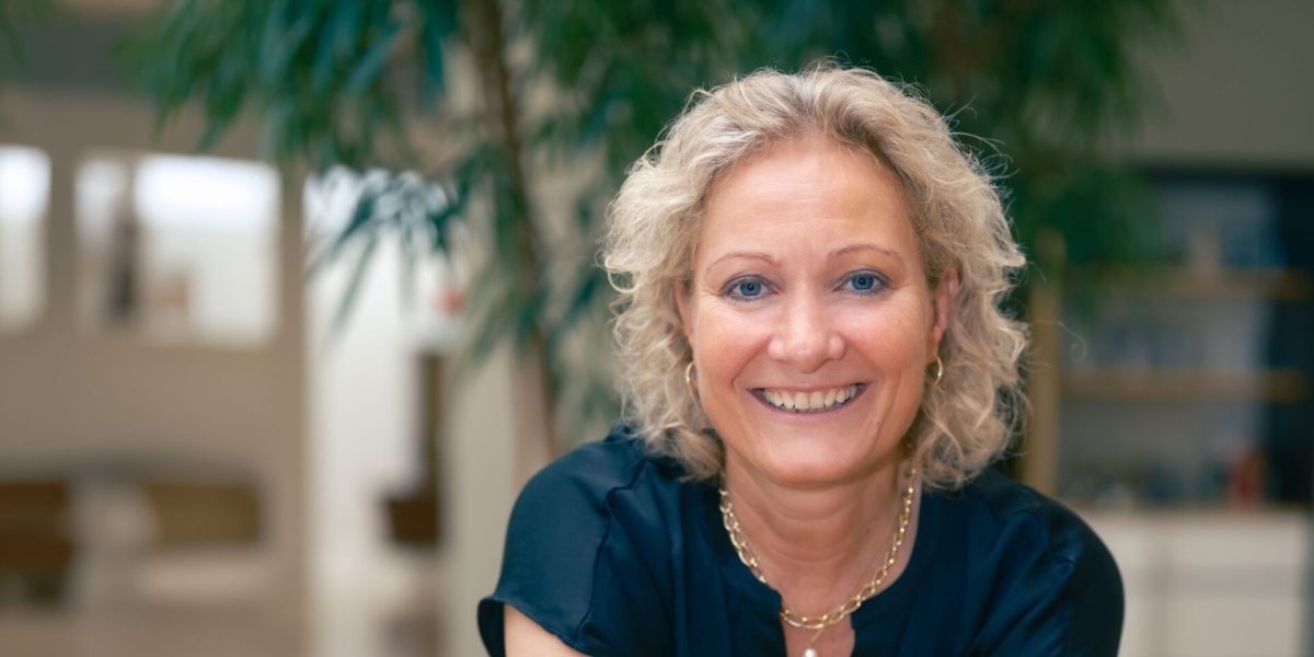 Gensam_Berit-Kuhr_Berits-hjoerne_Blog_Ledelsen-skal-tage-sin-egen-medicin_2560x1280px